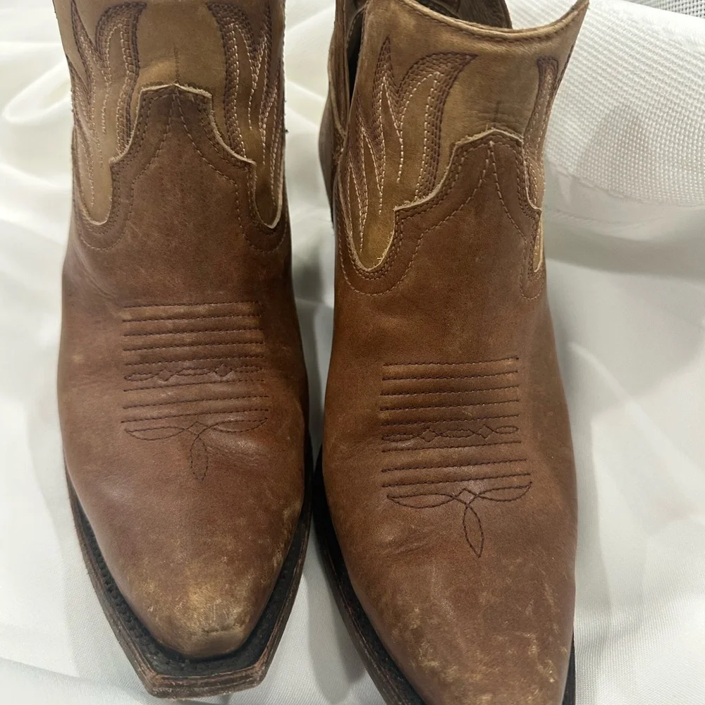 Wowens Ariat Hazel Naturally Distressed Brown Leather Ankle Booties size 10b - Picture 4 of 9